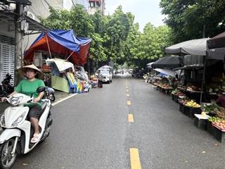 Nhà bồ đề  phân lô  thang máy  oto trong nhà  ful nội thất  đường thông  hè thoáng