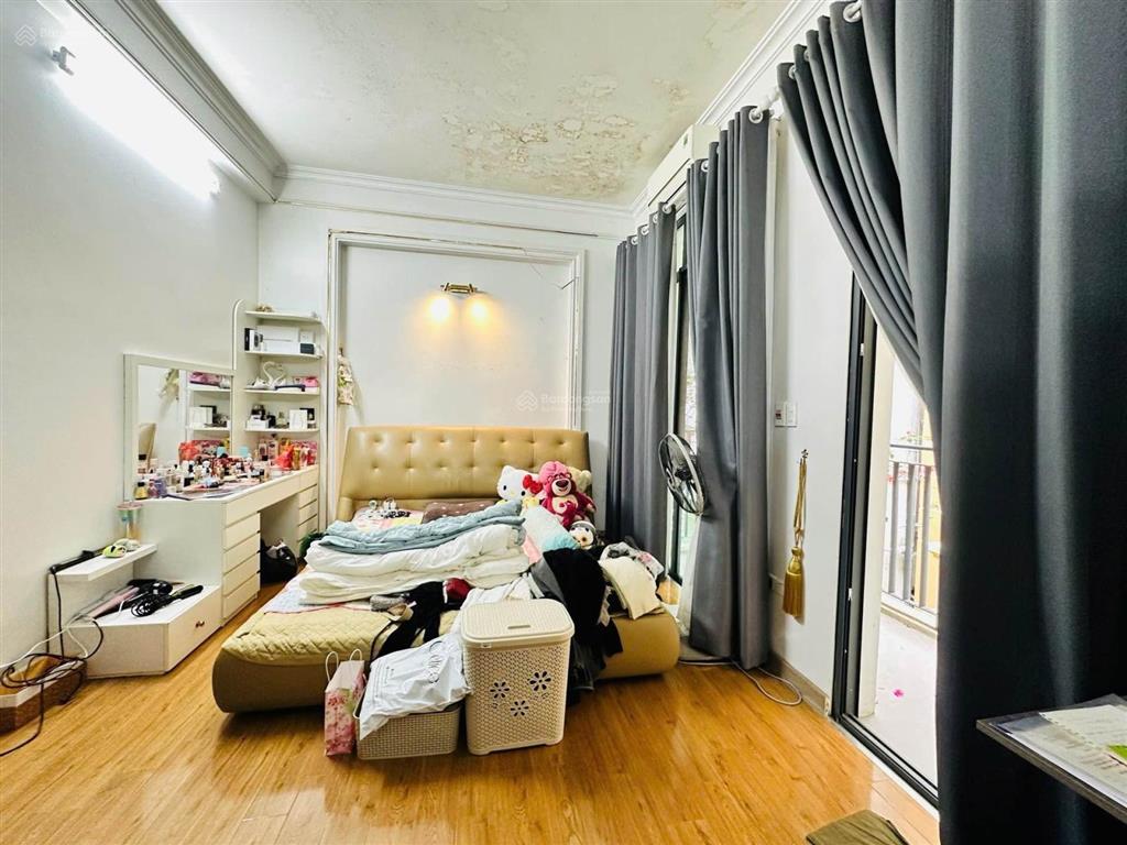 Nhà hoàng quốc việtcầu giấyphân lô vípthoáng 2 mặt ngõ oto trong nhà