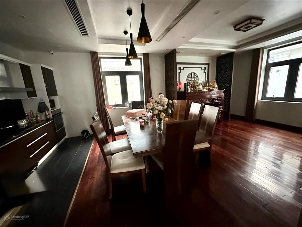 Cho thuê biệt thự khu đô thị việt hưng dt 180m x 4 tầng  mặt tiền 10m. sổ vuông đẹp