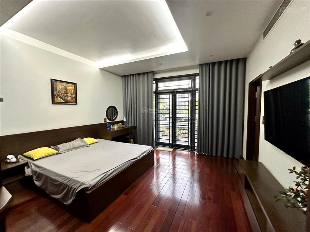 Cho thuê biệt thự khu đô thị việt hưng dt 180m x 4 tầng  mặt tiền 10m. sổ vuông đẹp