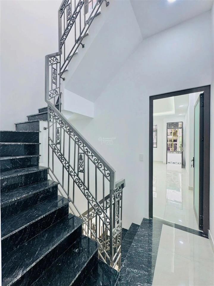 Bán nhanh nhà 53m2  2 tầng  chỉ 8,4 tỷ  hxh 6m  có phòng ngủ ở trệt  sổ vuông,pháp lý chuẩn