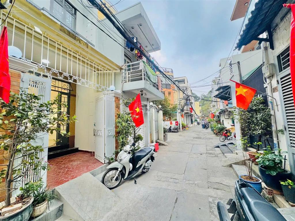 Bán nhanh nhà 53m2  2 tầng  chỉ 8,4 tỷ  hxh 6m  có phòng ngủ ở trệt  sổ vuông,pháp lý chuẩn