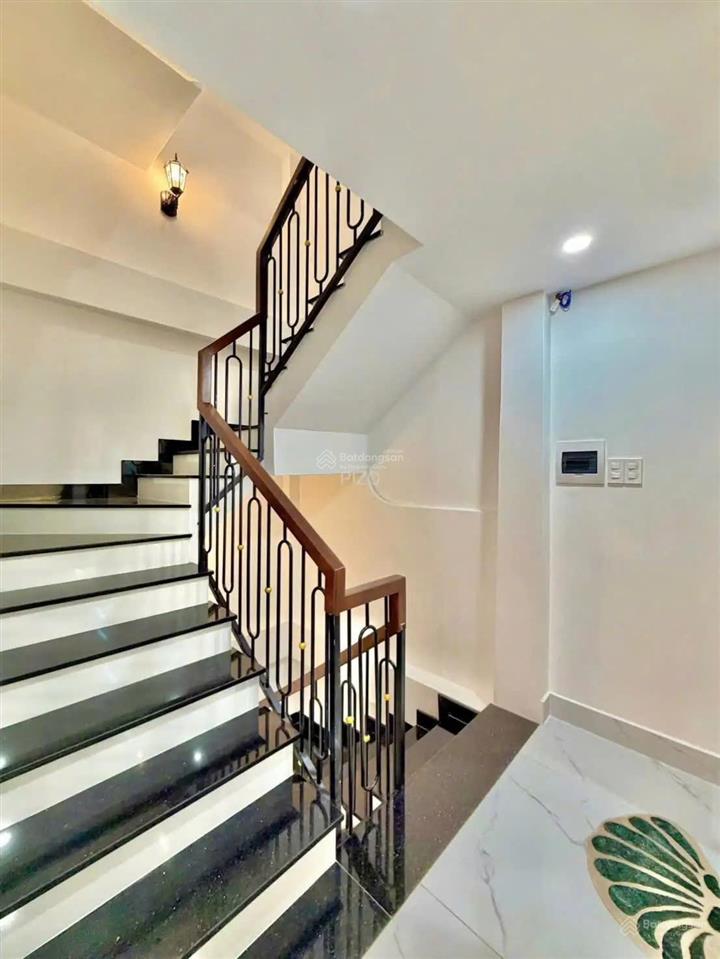 Siêu phẩm! nhà hxh 6m thích quảng đức ngang 5,85m  3 tầng  tổng dts 120m2  giá chỉ 8,6 tỷ!