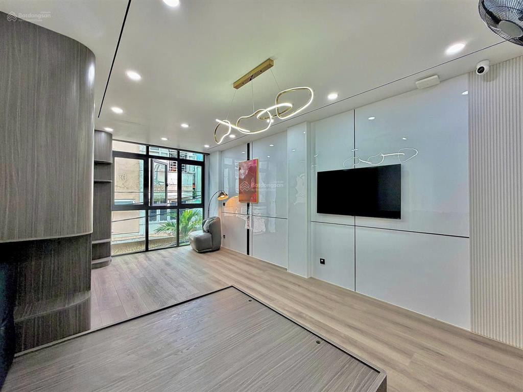 Super vip! nhà mới đúc 5 tầng  51m2  có thang máy nguyễn thượng hiền p6 bình thạnh, hxh. 13.6 tỷ