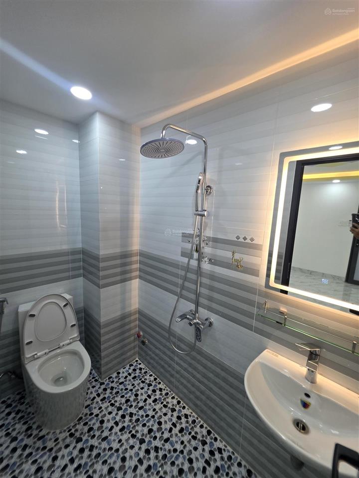Cực hiếm phú nhuận! nhà mới có thang máy nguyễn đình chính, hẻm xe hơi đậu cửa, 5pn. 10,5 tỷ