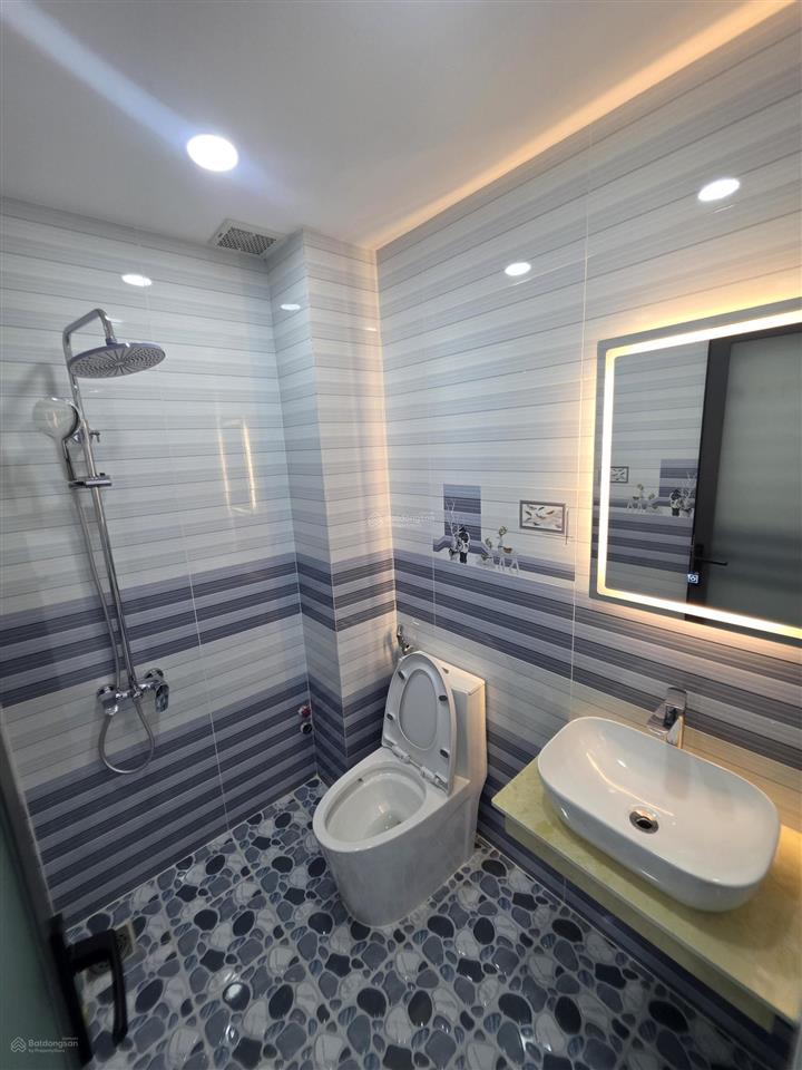 Cực hiếm phú nhuận! nhà mới có thang máy nguyễn đình chính, hẻm xe hơi đậu cửa, 5pn. 10,5 tỷ
