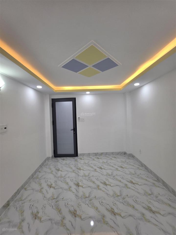 Cực hiếm phú nhuận! nhà mới có thang máy nguyễn đình chính, hẻm xe hơi đậu cửa, 5pn. 10,5 tỷ
