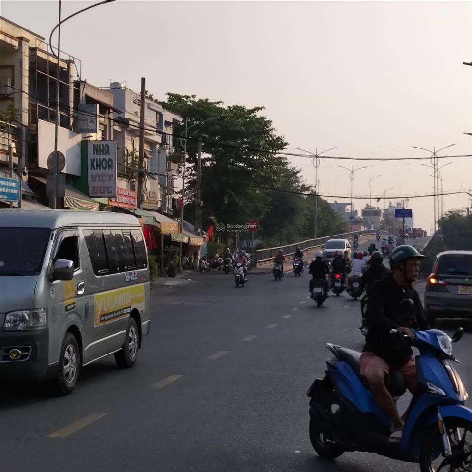 Mua đất tặng nhà nở hậu đường phạm thế hiển  dt 45m2  giá 5 tỷ hẻm thông chợ sáng bùi minh trực