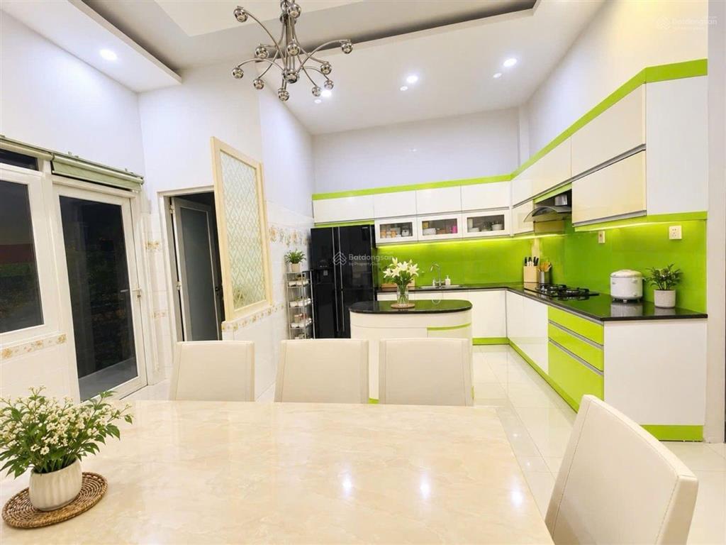 Bán nhà 4 tầng đường hoài thanh quận 8 hẻm xe hơi  4m3 x 28m với giá 7.9 tỷ view bờ kè mới