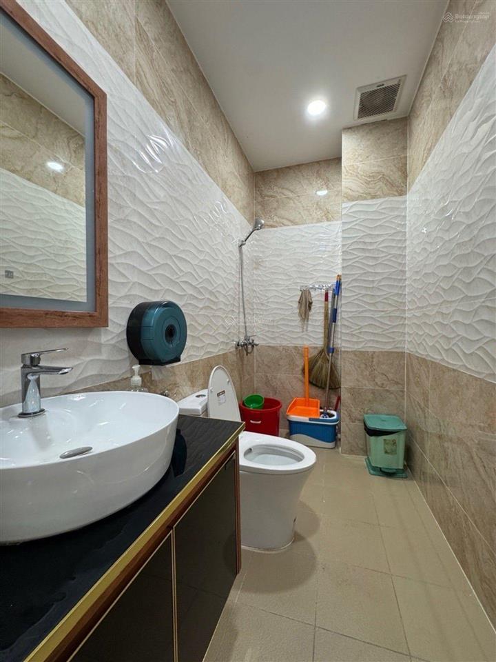 Bán nhà 2 tầng đường an dương vương  hẻm xe hơi ngủ nhà  dt 4 x 17 vuông vức  giá 6.1 tỷ còn tl