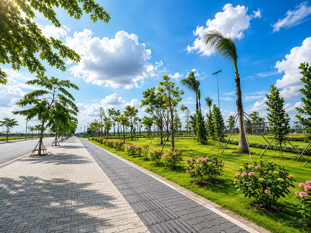 Lãi suất cao không gồng nổi bán gấp lô đất ngay cổng lên xuống ga metro 3a dt 97m2 chỉ 600tr
