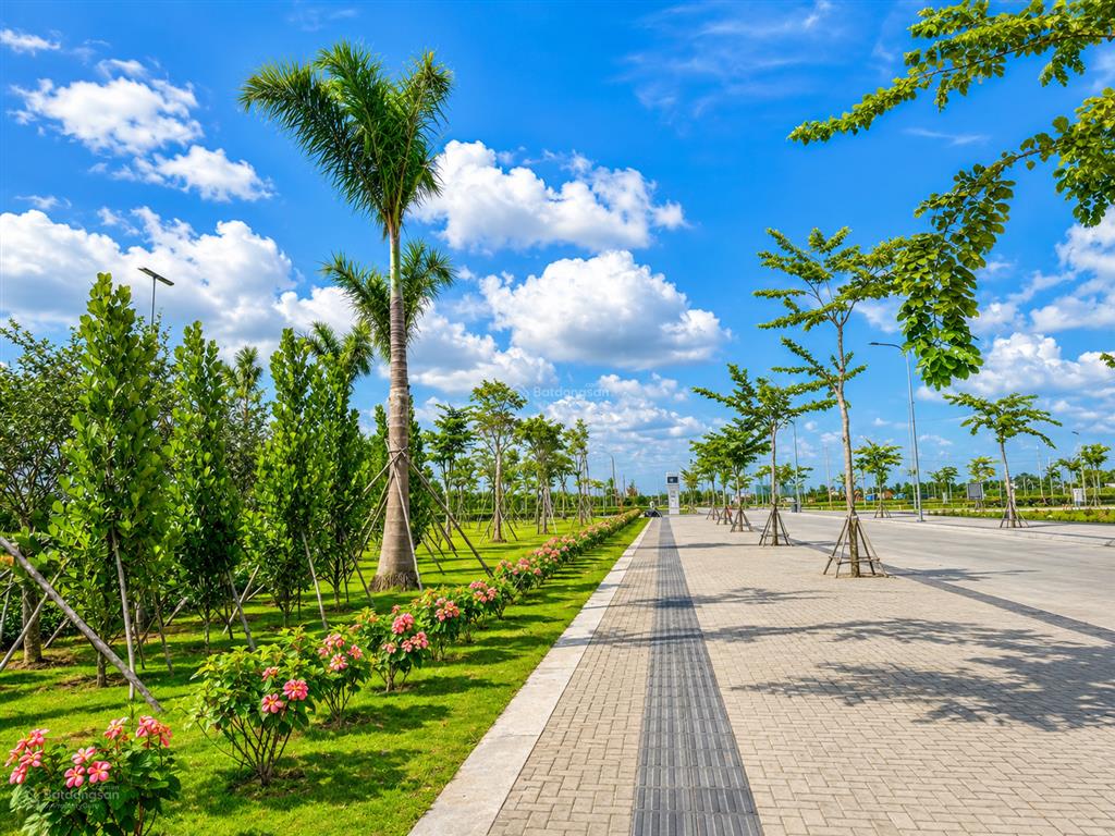 Lãi suất cao không gồng nổi bán gấp lô đất ngay cổng lên xuống ga metro 3a dt 97m2 chỉ 600tr