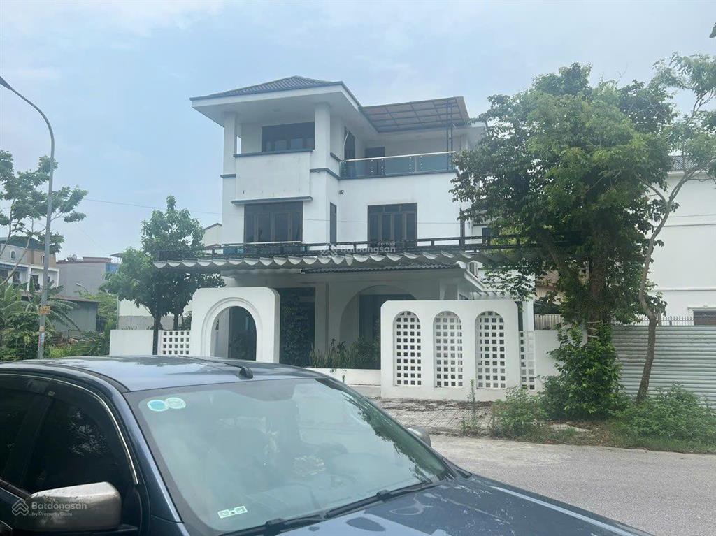 Bán bt 3.5 tầng kđt tùng bách view hồ 4pn, 5wc, 285m2 ở khu đô thị mới quế võ đang có dòng tiền