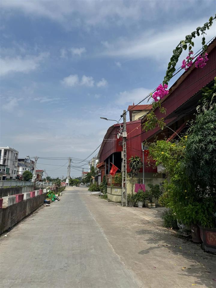 Bán đất gấp tại kcn đại đồng  hoàn sơn, 2,4 tỷ, 95m2 làng móng hoàn sơn, gần đường chính