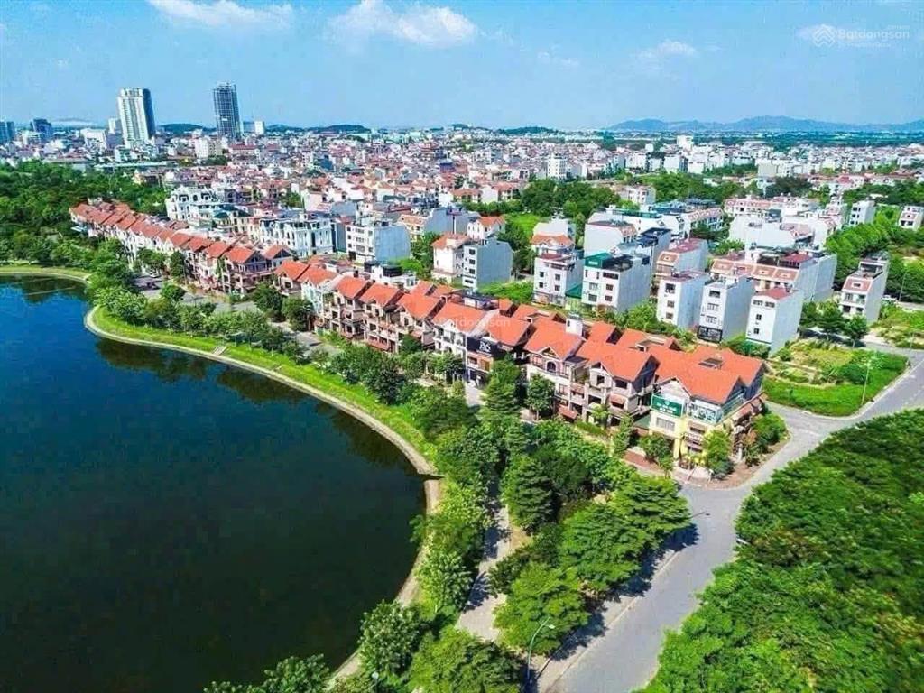Bán biệt thự mặt hồ điều hòa view thoáng 3,5 tầng đã hoàn thiện đang làm nhà hàng 189m2