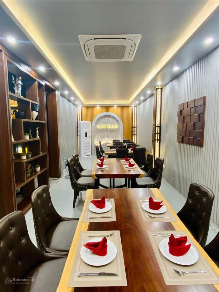 Bán biệt thự mặt hồ điều hòa view thoáng 3,5 tầng đã hoàn thiện đang làm nhà hàng 189m2