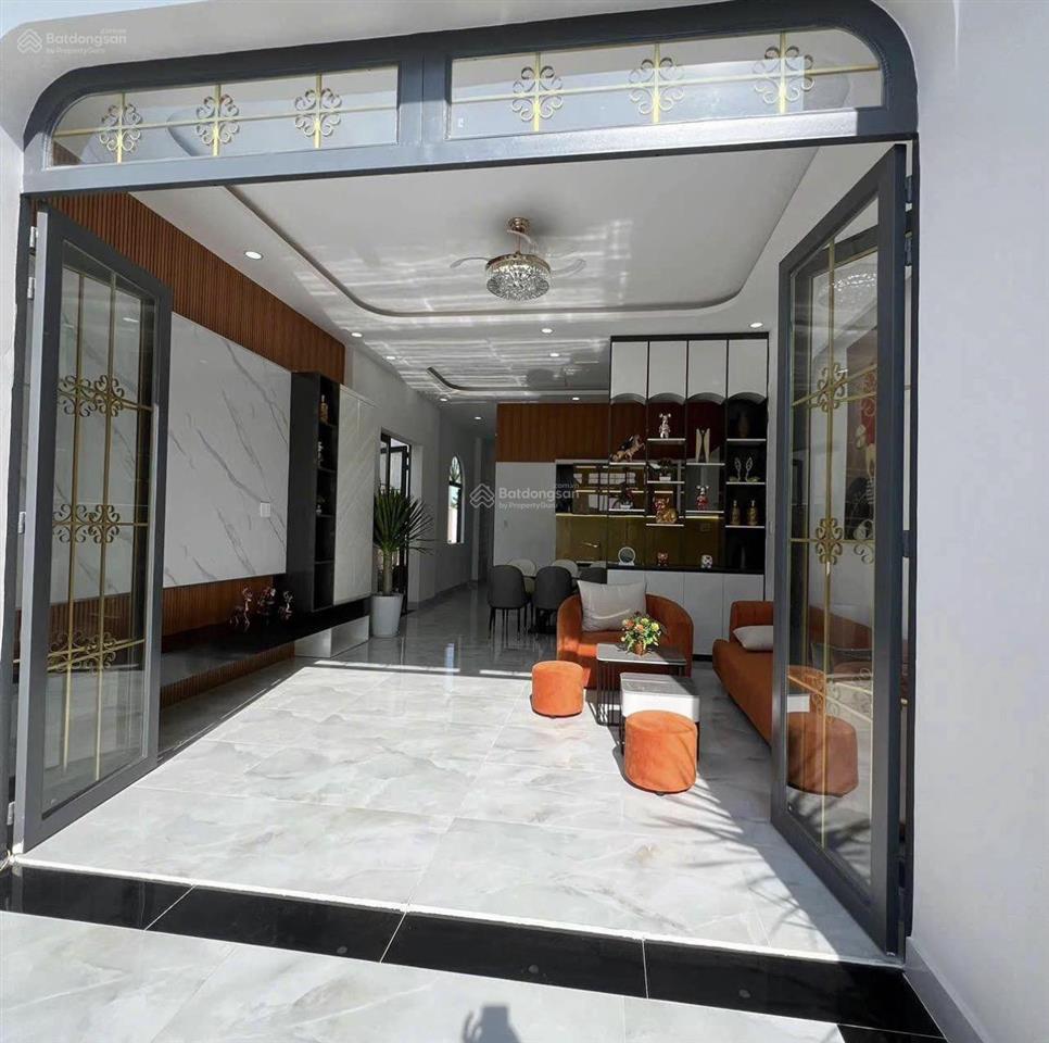 Nhà cấp 4 , tân túc, sân vườn rộng rãi , oto đậu trước nhà , 120m2 , 2pn , giá 1 ty 175