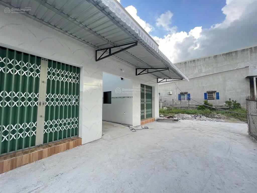 Thanh lý gấp dãy trọ 300m, 20phòng, 2kiot ,thu nhập 36tr 1 tháng , ổn định , gần chợ bình chánh