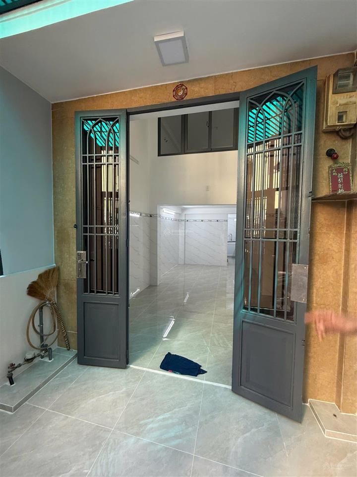 Bán nhà ngô quyền, quận 10  dt 3,2 x 11m  vf3 ngủ nhà  cách hẻm xe hơi đúng 1 căn nhà  4 tầng