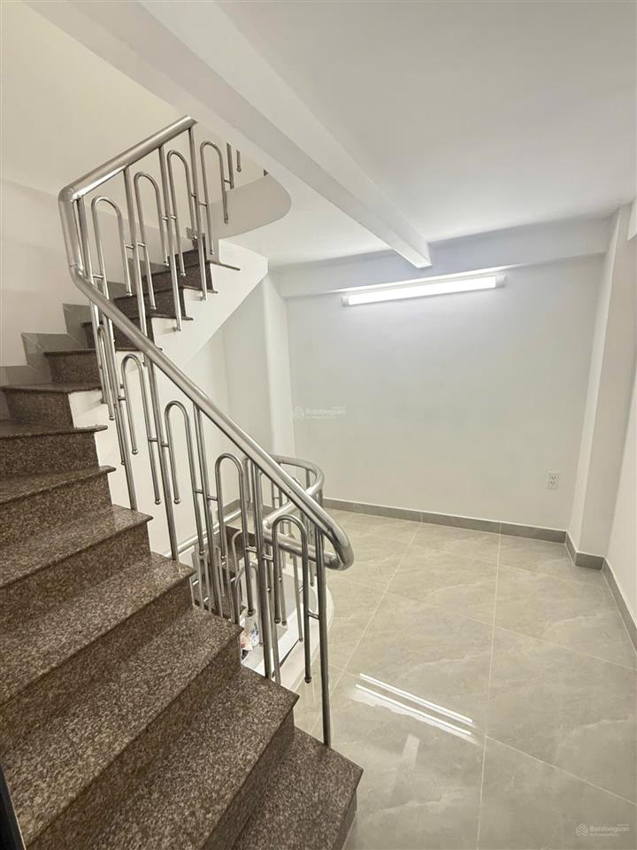 Bán nhà ngô quyền, quận 10  dt 3,2 x 11m  vf3 ngủ nhà  cách hẻm xe hơi đúng 1 căn nhà  4 tầng