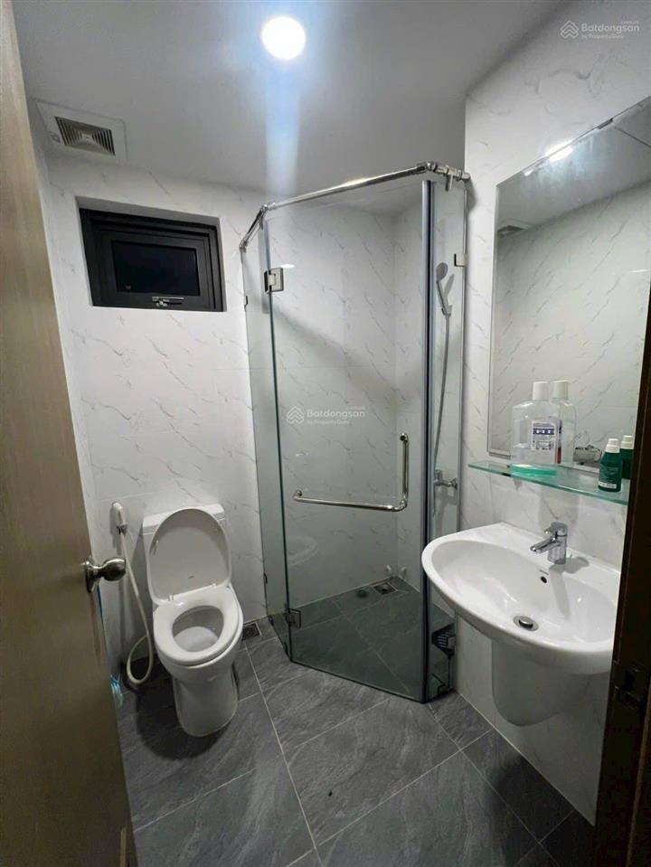 Cần bán gấp căn hộ cosmo city, q.7, dt 72m2, 2pn 2wc, nội thất đầy đủ, có sổ hồng riêng, giá 1tỷ92