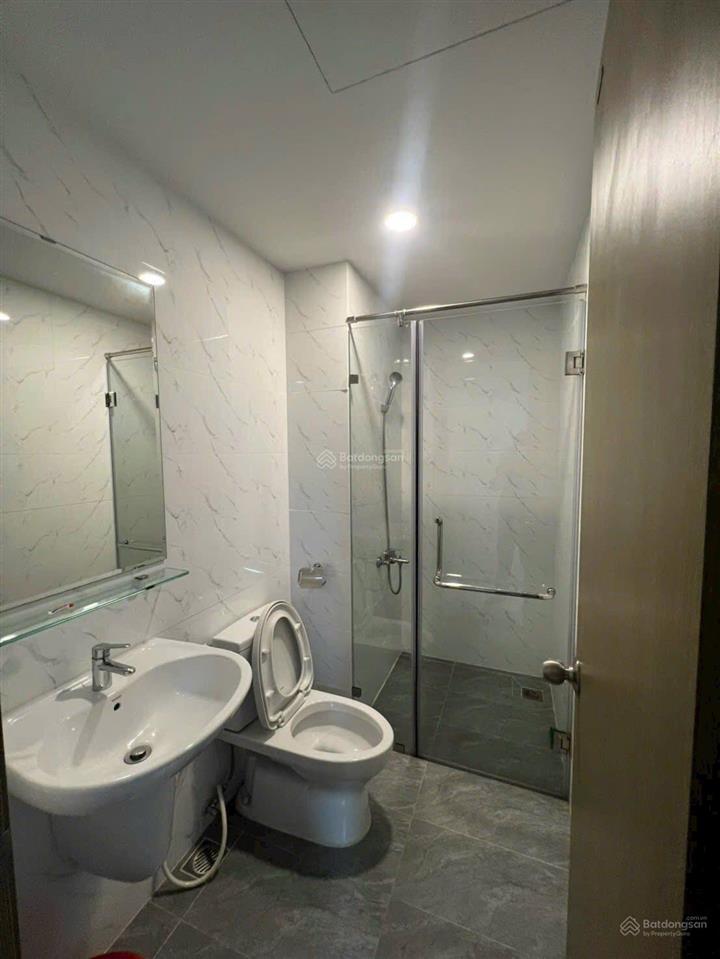 Cần bán gấp căn hộ cosmo city, q.7, dt 72m2, 2pn 2wc, nội thất đầy đủ, có sổ hồng riêng, giá 1tỷ92