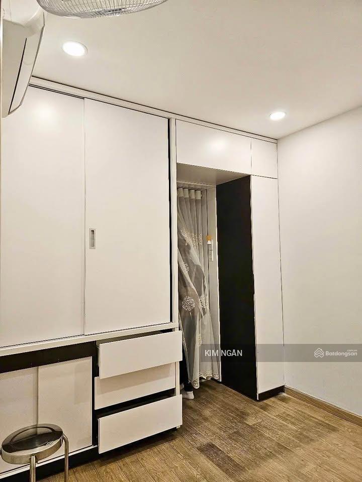 Bán nhanh căn hộ đường tôn đản quận 4  dt 77m2  tầng trung thoáng mát  giá có bớt lộc
