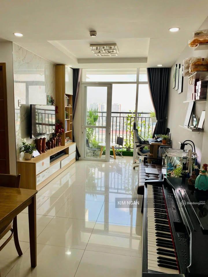 Bán nhanh căn hộ đường tôn đản quận 4  dt 77m2  tầng trung thoáng mát  giá có bớt lộc