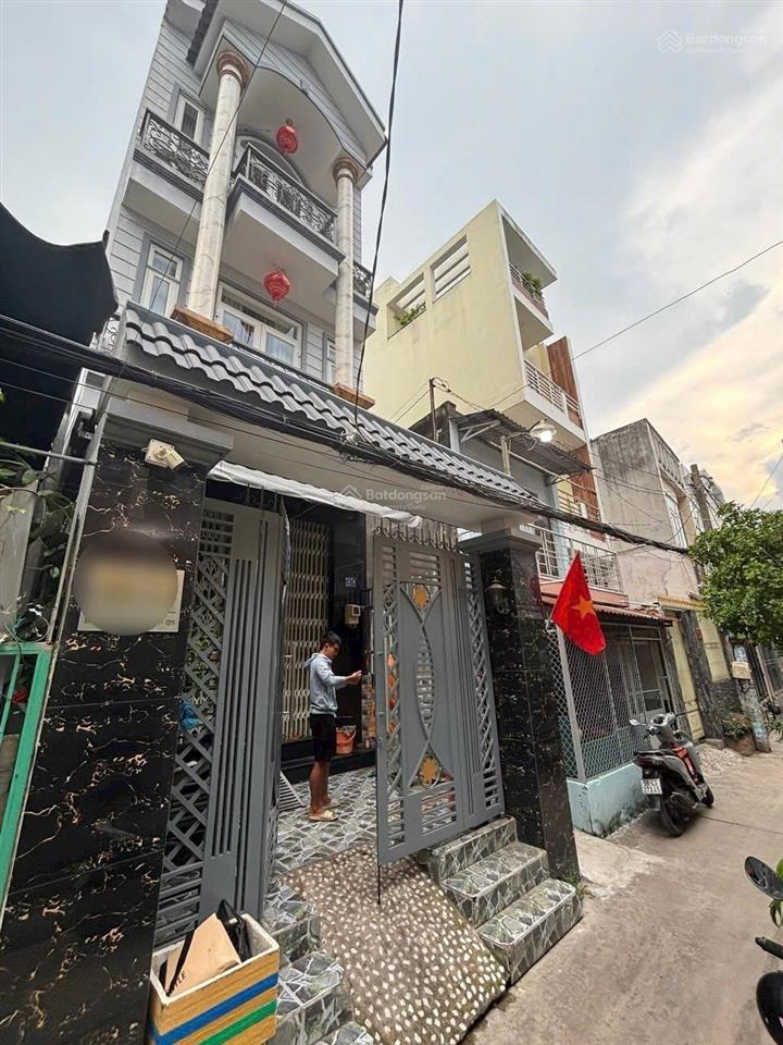 Bùi minh trực giáp khu víp bông sao 83m2 3 tầng sổ vuông hoàn công