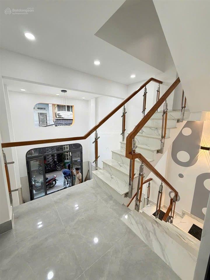 Bán nhà mặt phố chiến lược, giá tốt 5,48 tỷ, 40m2, 4pn, 5wc, bình tân, tp.hcm