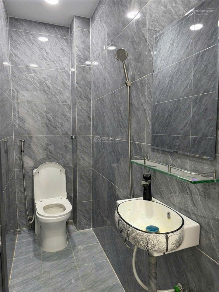 Bán nhà mặt phố chiến lược, giá tốt 5,48 tỷ, 40m2, 4pn, 5wc, bình tân, tp.hcm