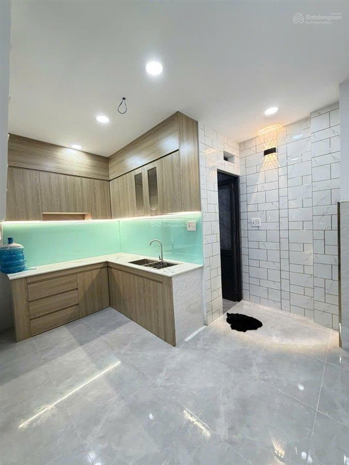 Bán nhà mặt phố chiến lược, giá tốt 5,48 tỷ, 40m2, 4pn, 5wc, bình tân, tp.hcm