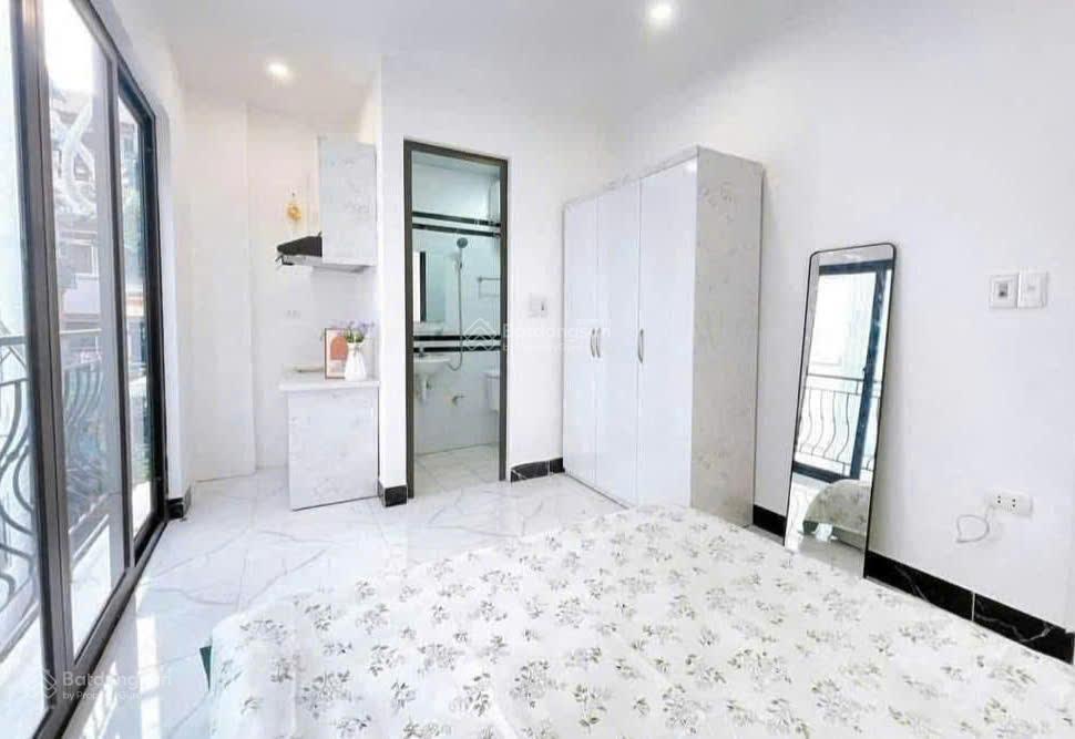 Bán nhà phố hạ yên quyết, 6 tầng thang máy, ngõ thông, 15p khép kín  17.7 tỷ