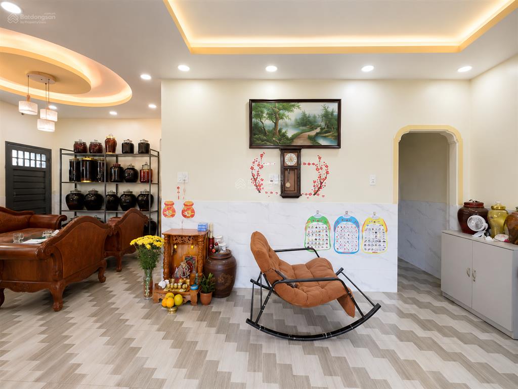 Nhà bề thế ngang 8m  hẻm xe hơi  quốc lộ 13 hiệp bình
