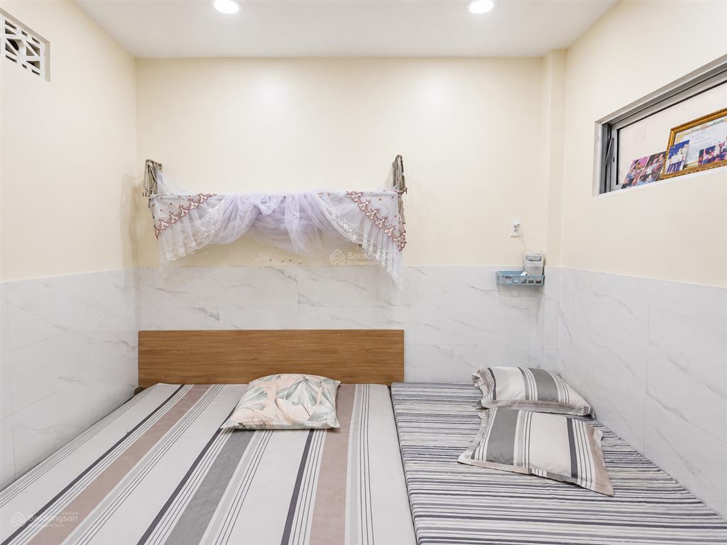 Nhà bề thế ngang 8m  hẻm xe hơi  quốc lộ 13 hiệp bình