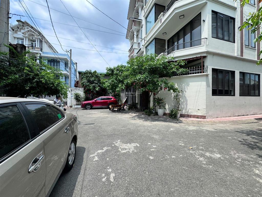 Nhà góc 2 mặt tiền  có thang máy  gần quốc lộ 13