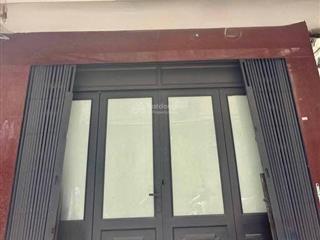 Cần bán nhà  khu hiếm nhà bán  hẻm xe hơi.
đường trần hưng đạo  quận 1 hcmc. giá 8tỷ
