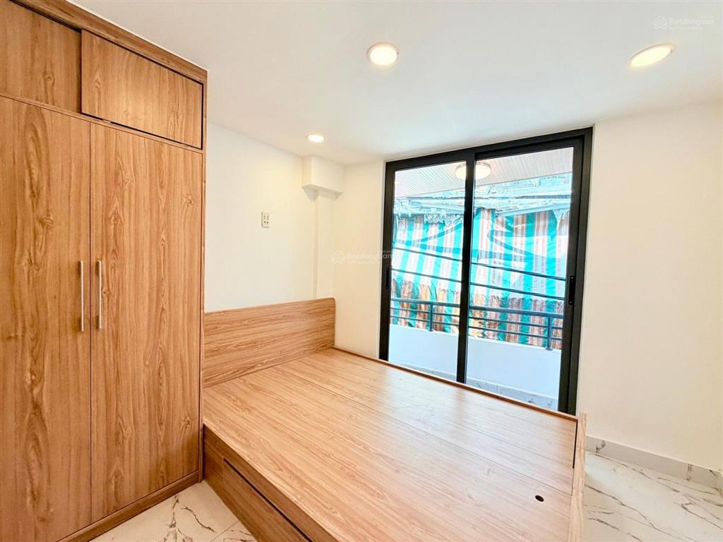 Nhà đẹp chuyển đến ở liền  cách mặt đường trần hưng đạo 5 căn.
chỉ 4,5 tỷ.