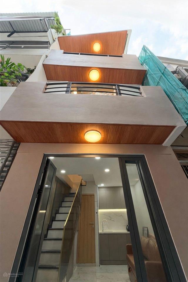 Nhà đẹp chuyển đến ở liền  cách mặt đường trần hưng đạo 5 căn.
chỉ 4,5 tỷ.