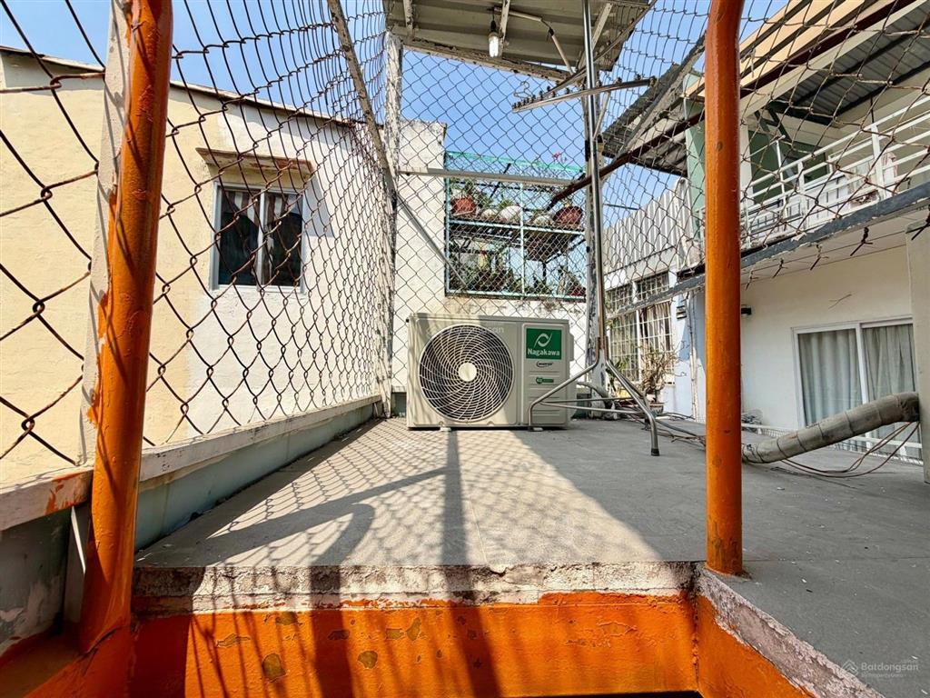 Nhà đẹp chuyển đến ở liền  cách mặt đường trần hưng đạo 5 căn.
chỉ 4,5 tỷ.