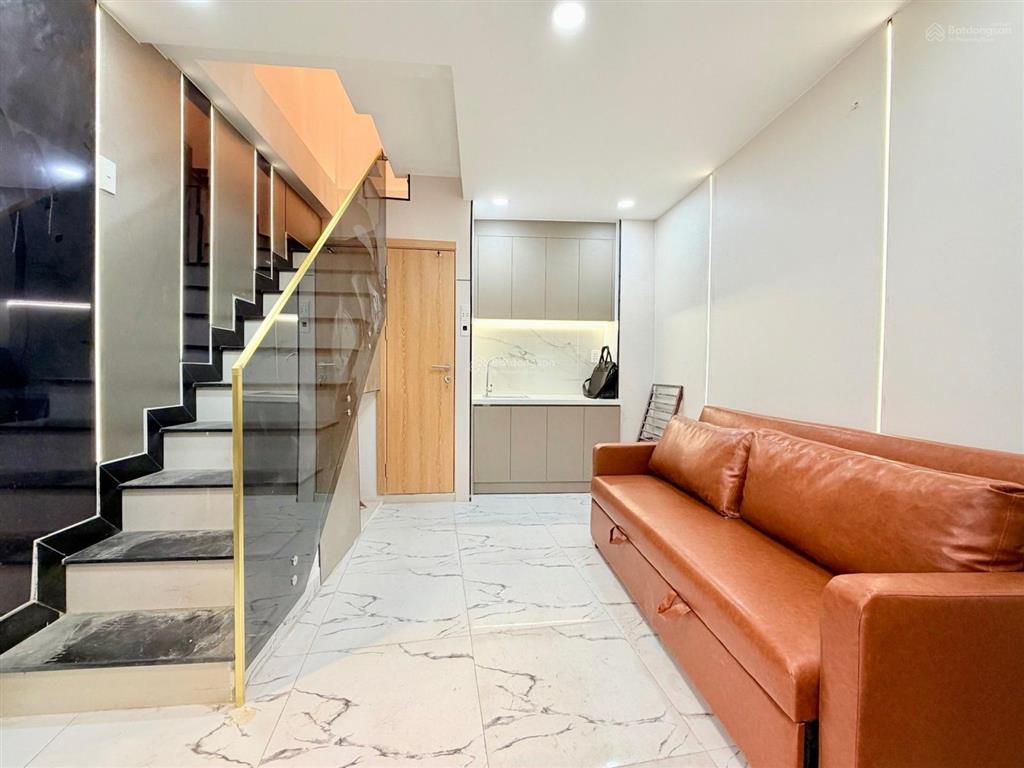 Nhà đẹp chuyển đến ở liền  cách mặt đường trần hưng đạo 5 căn.
chỉ 4,5 tỷ.