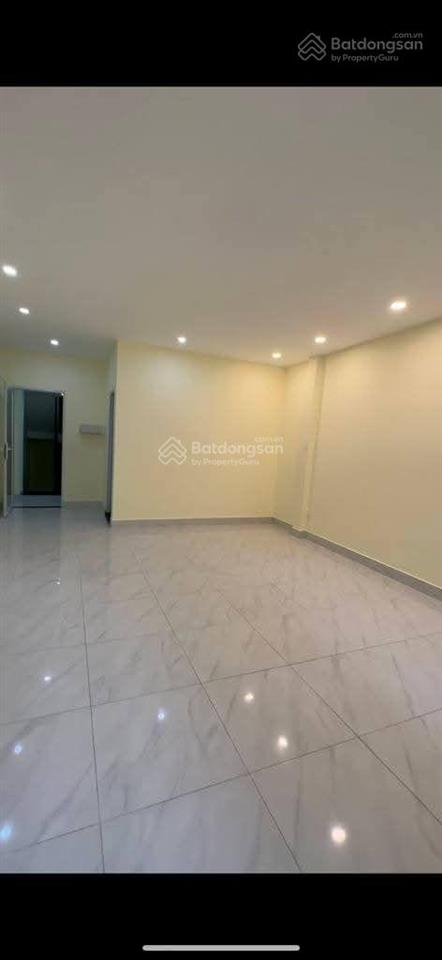 Nhà ngay trung tâm phố tây bùi viện quận 1
hẻm ô tô thông  nhà có dòng tiền cho thuê tốt mỗi tháng