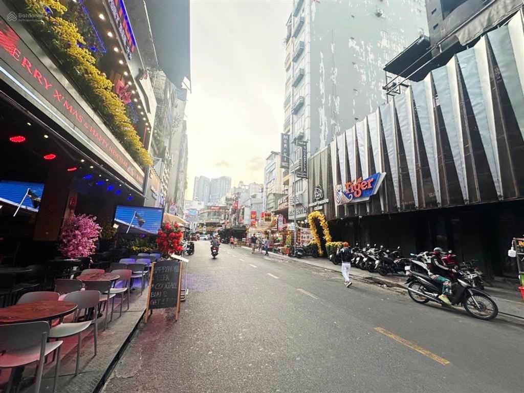 Bán nr 5pn, 6wc, giá tốt tại trần hưng đạo, 18m2, view đẹp