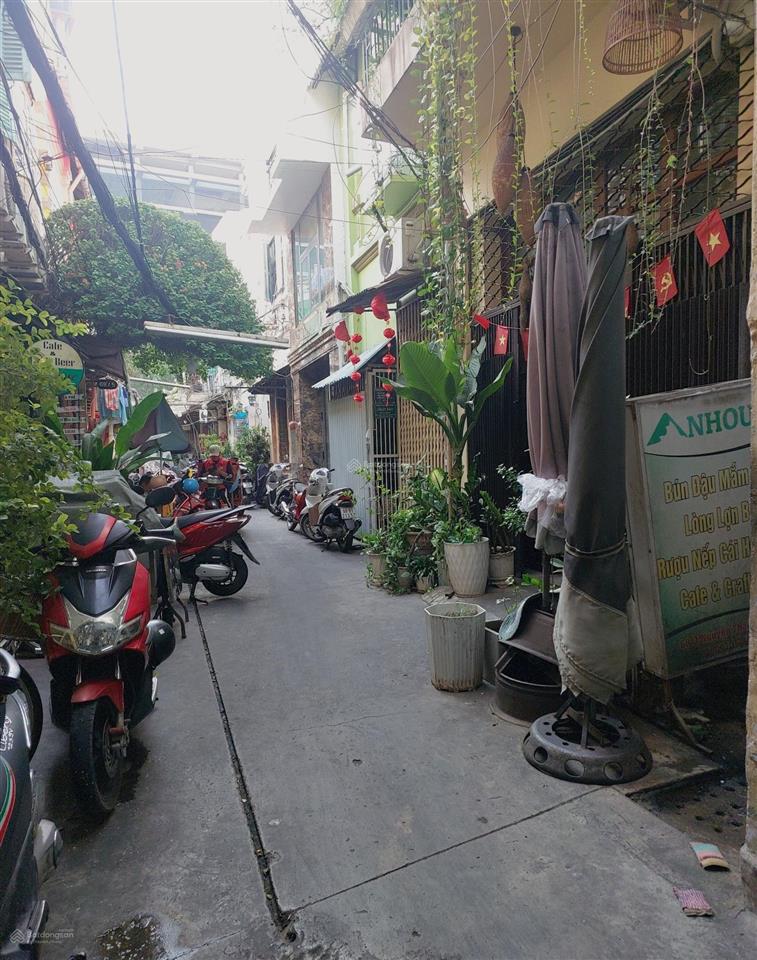 Nhà phố đẹp quận 1. khu vực hiếm người bán  ngay sát mặt tiền nguyễn thái bình. giá chỉ 7tỷx