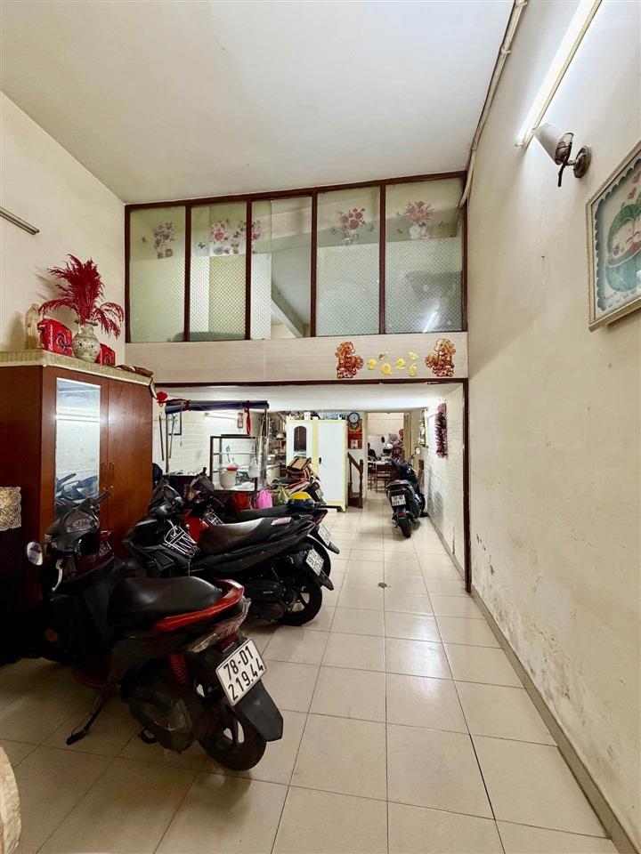 Nhà phố đẹp quận 1. khu vực hiếm người bán  ngay sát mặt tiền nguyễn thái bình. giá chỉ 7tỷx