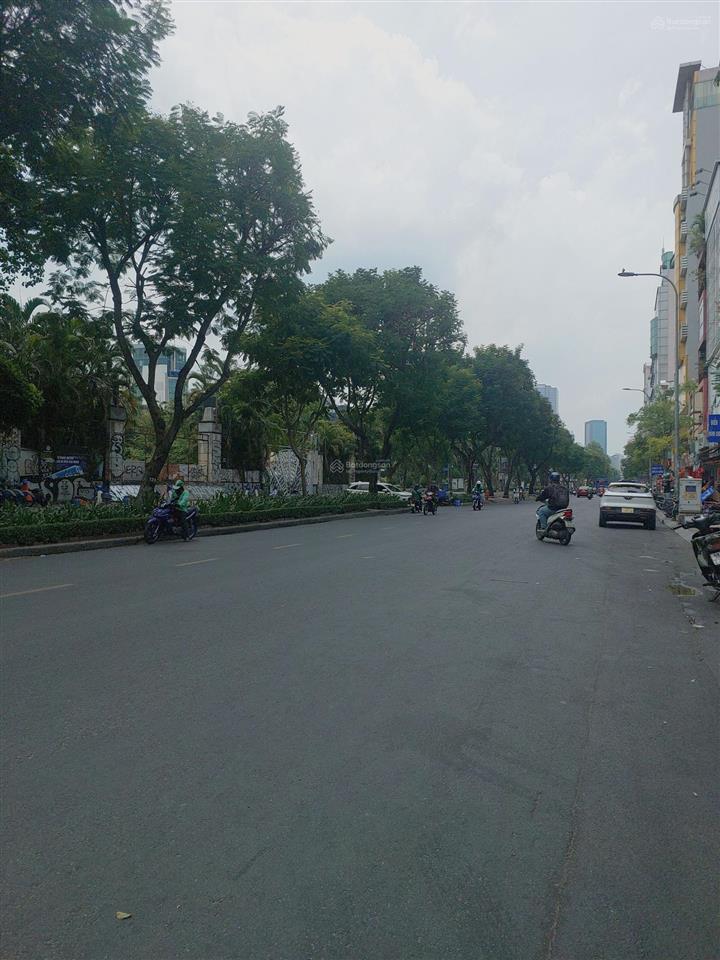 Nhà vị trí vip phố tây quận 1.
đặc biệt nhà gần công viên 23 tháng 9  phạm ngũ lão nhiều tiện ích.