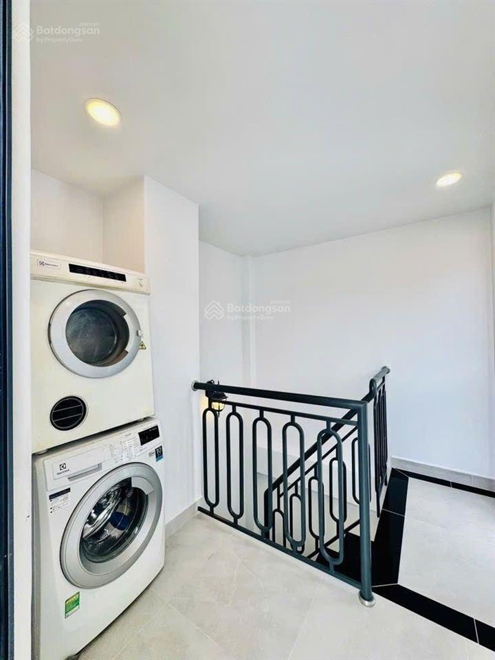 Nhà đẹp 4 tầng ngay phố đi bộ bùi viện quận 1.
 giá chỉ 7,99tỷx