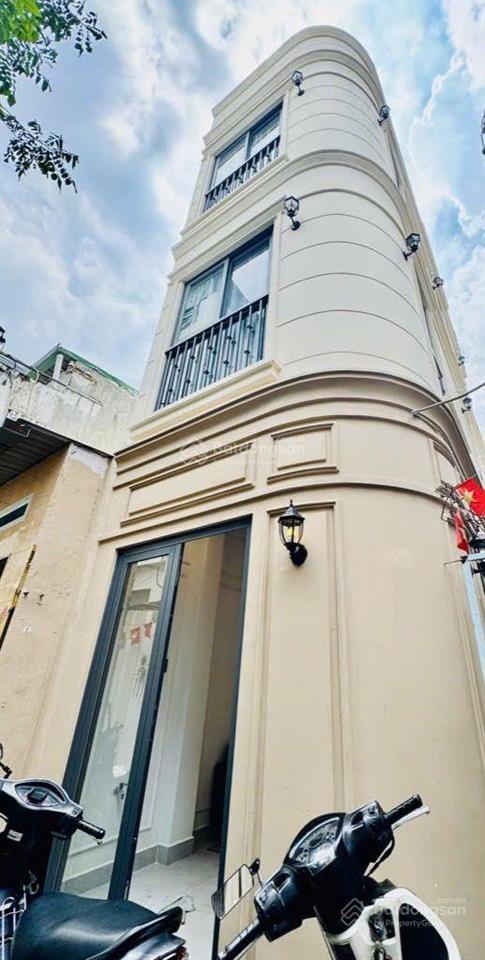 Nhà đẹp 4 tầng ngay phố đi bộ bùi viện quận 1.
 giá chỉ 7,99tỷx