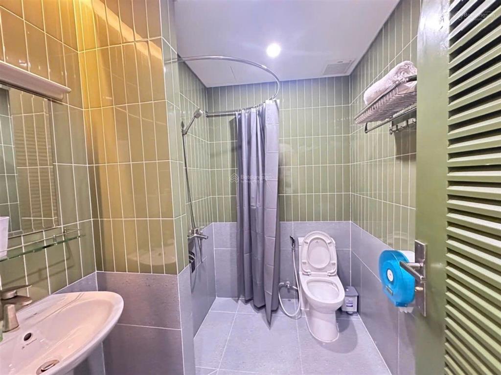 Siêu phẩm 5 tầng ngay trung tâm quận 1.
cách 50m ra mặt tiền lớn. nhà có dòng tiền tốt và ổn định.