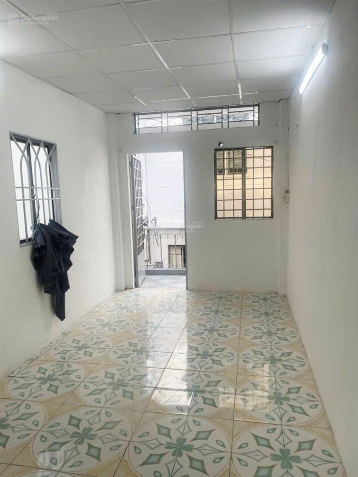 Nhà hoàn công 3 tầng, ngay phố đi bộ bùi viện quận 1.
giá chỉ 6,7 tỷ.